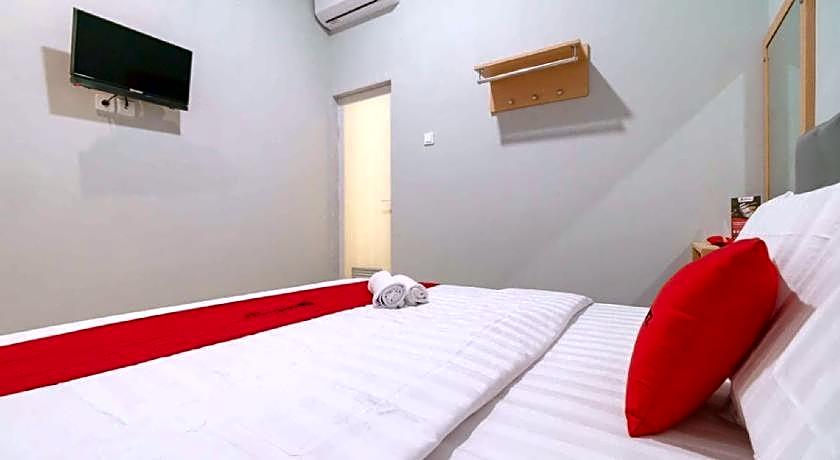 RedDoorz @ Helvetia Medan 2