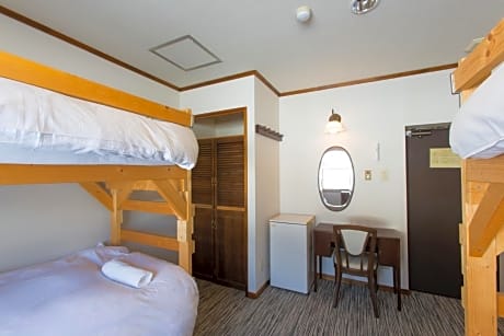 8-bed Mixed Dormitory Room with Tatami Floor – Ramat Lodge