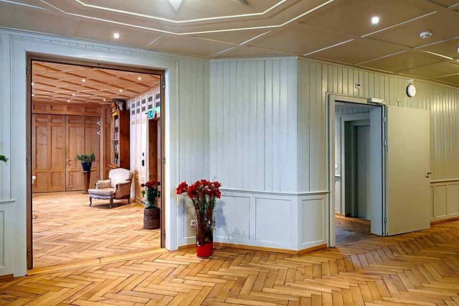 FLUHLI Hotel Kurhaus