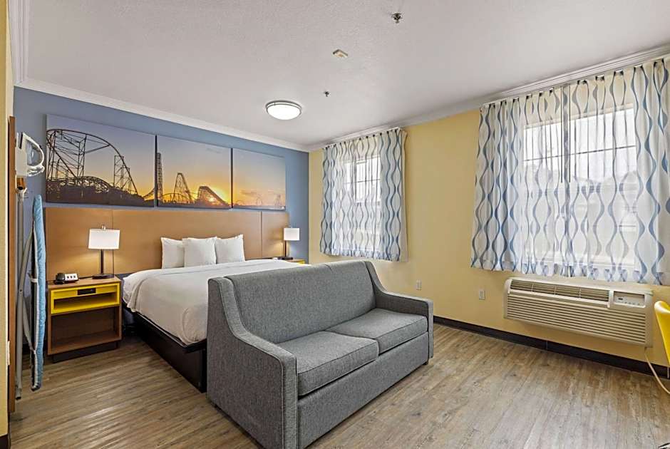 Days Inn & Suites by Wyndham Ft. Worth DFW Airport South