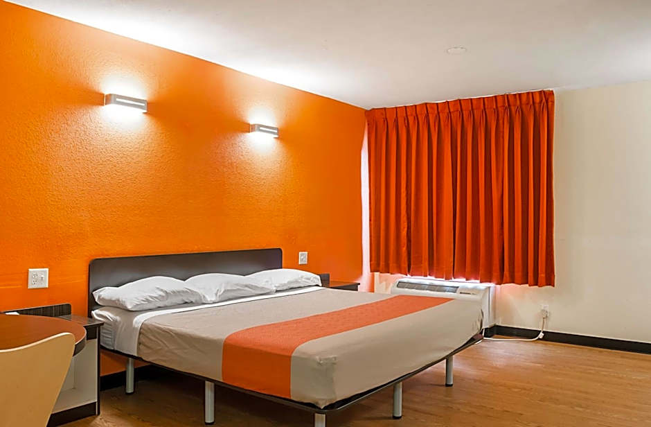 Motel 6-New Orleans, LA - Near Downtown