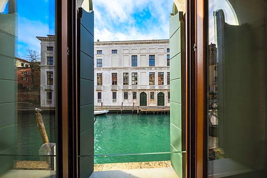 Leone Hotel