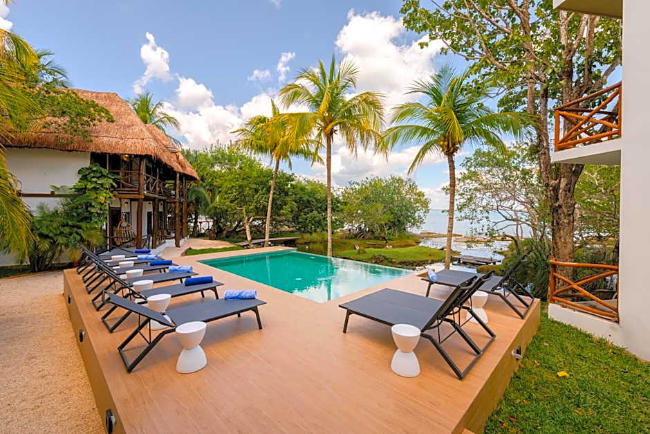 Azulea Bacalar Hotel & Spa - Lagoon Front