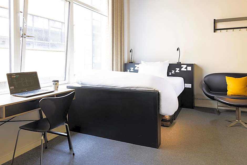 REZz Temple Bar, Dublin