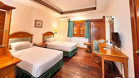 Deluxe Double or Twin Room with Pool Access