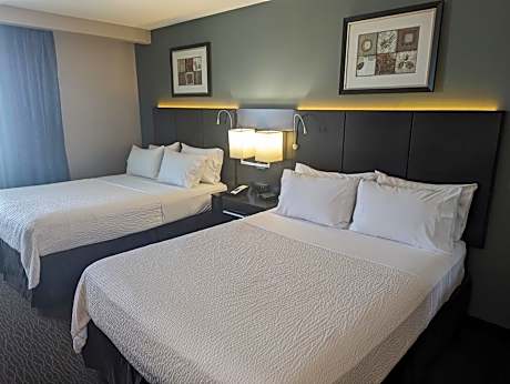 Standard Queen Room with Two Queen Beds and Mobility Accessible Tub