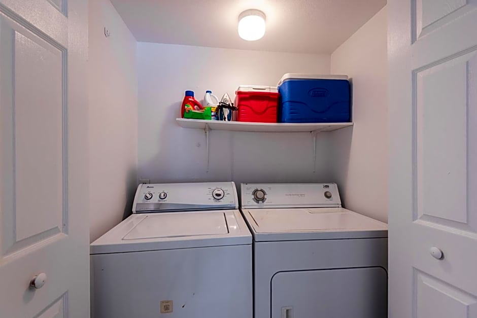 Walk to the Sand, Pool & Hot Tub Waterfront Oasis