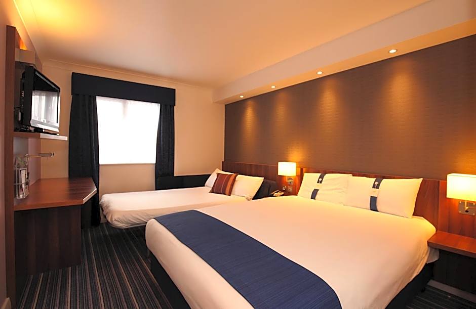 Holiday Inn Express Glenrothes By IHG