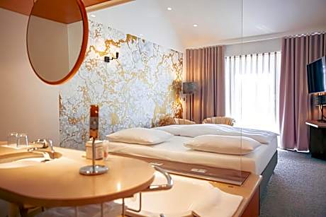 Panorama Junior Suite and Therme Loipersdorf Access
