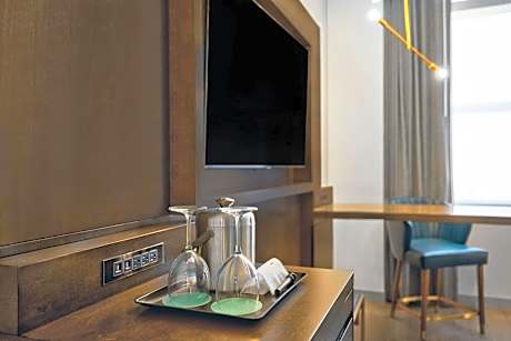 Standard King Room - Non-Smoking