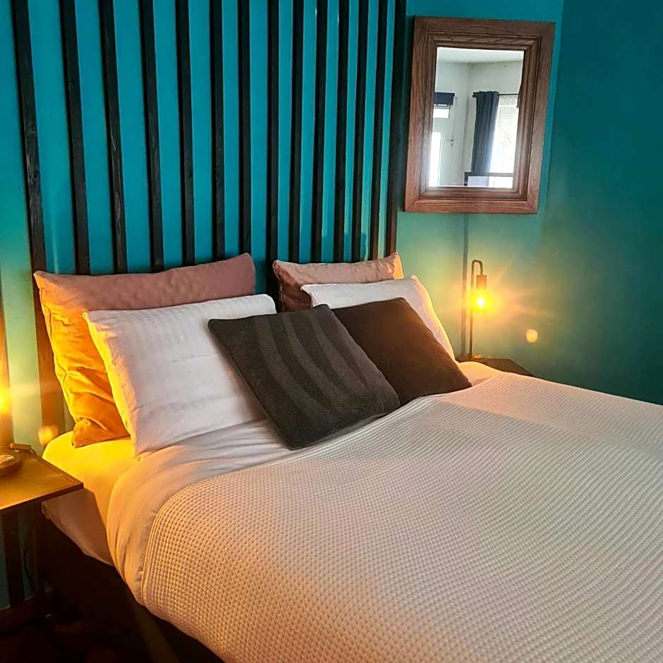 Feel at Home - Holiday Studio