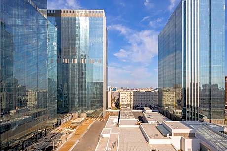 Executive King Suite with lounge access, Courtyard view