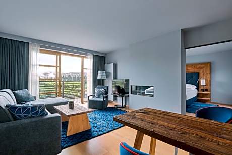 Suite with Mountain View