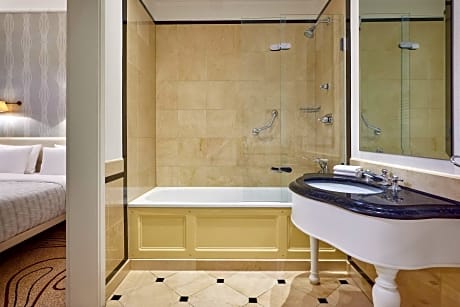 Queen Room Chic Palais