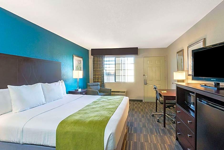 Days Inn by Wyndham Snyder