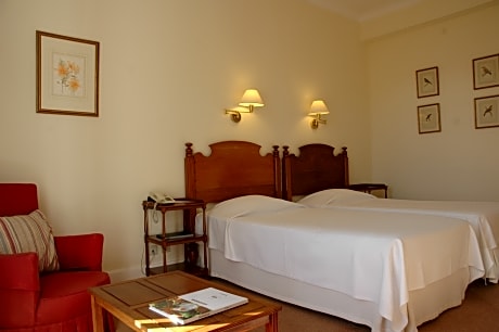 Single Garden View Room with Balcony