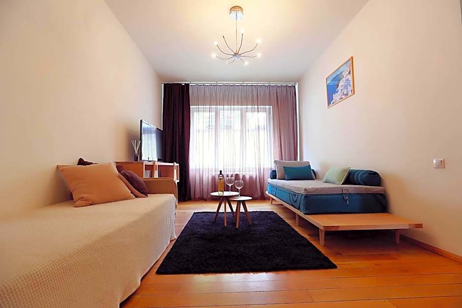 Living In Aparthotel