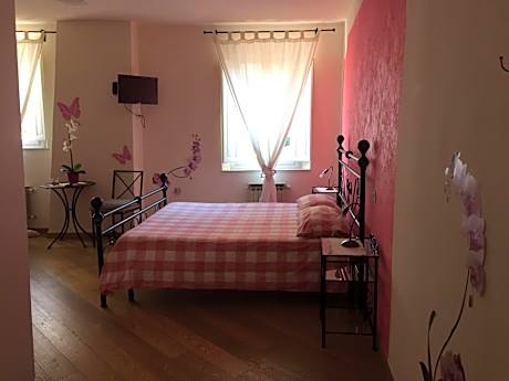 Quadruple Room with Private Bathroom