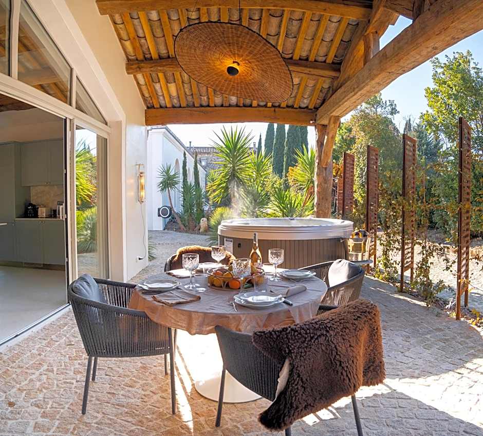 Secret d'Uzès - Place aux Herbes - Piscine chauffée et Jacuzzi