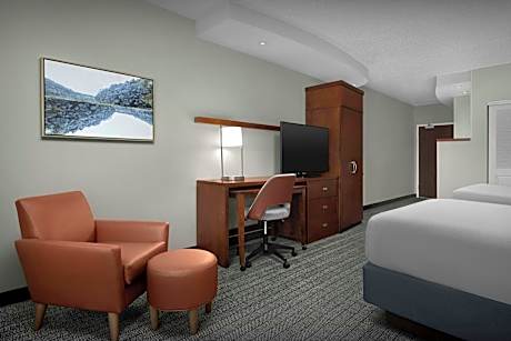 Room, 2 Queen Beds (Mobility Accessible, Roll-In Shower) (2 Queen Beds)