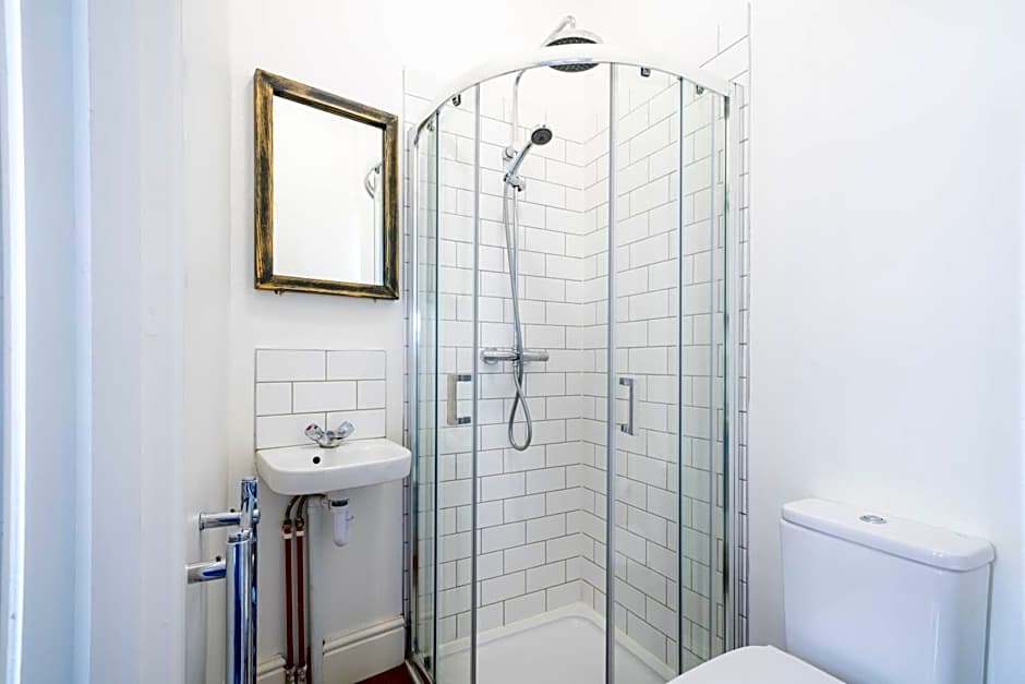 The Veteran Hotel & Bar