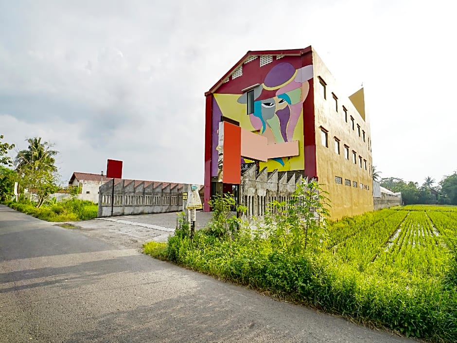 Collection O 91345 Myroom Hotel