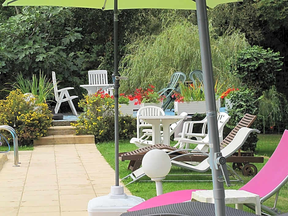 Logis Hôtel Deshors-Foujanet