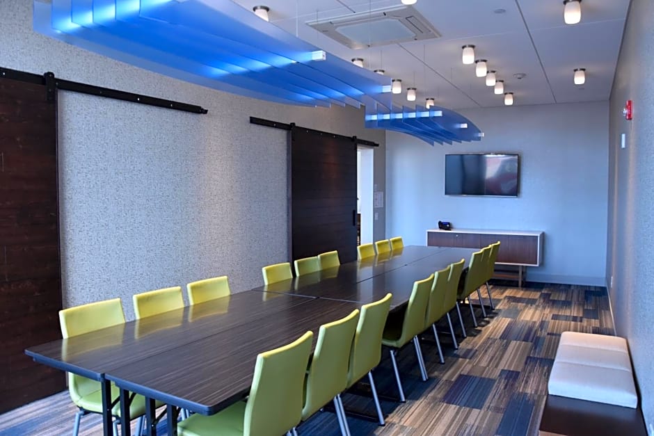 Holiday Inn Express & Suites Johnstown, an IHG Hotel
