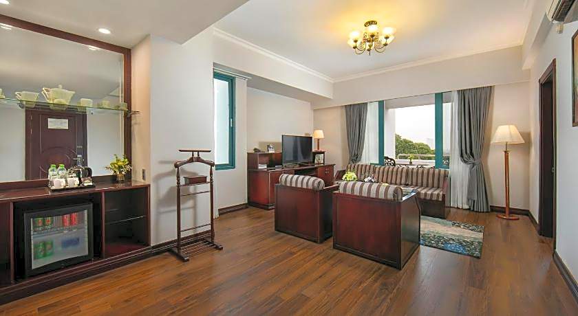 The Tray Hotel Hai Phong