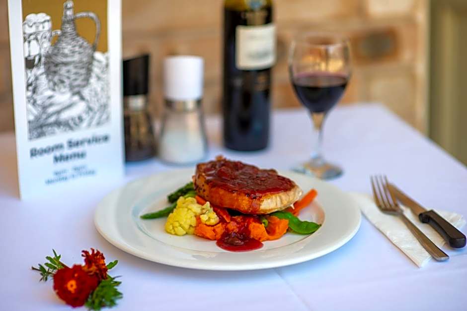 Highlander Motor Inn