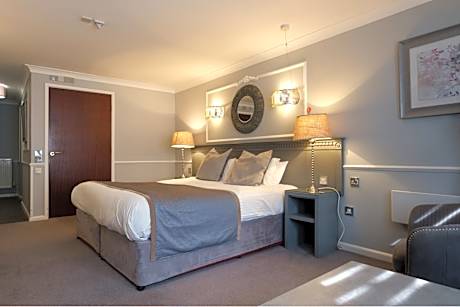 Superior Double Room with Roll-In Shower - Mobility Accessible/Non-Smoking