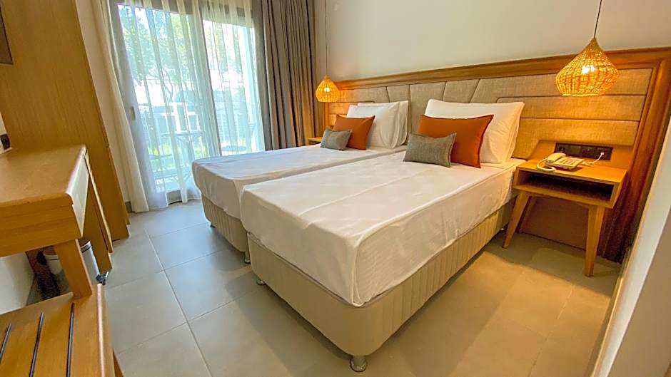 Yalıpark Beach Hotel