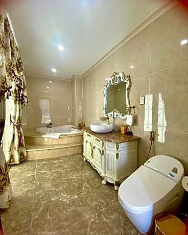 Premier Deluxe Family Room