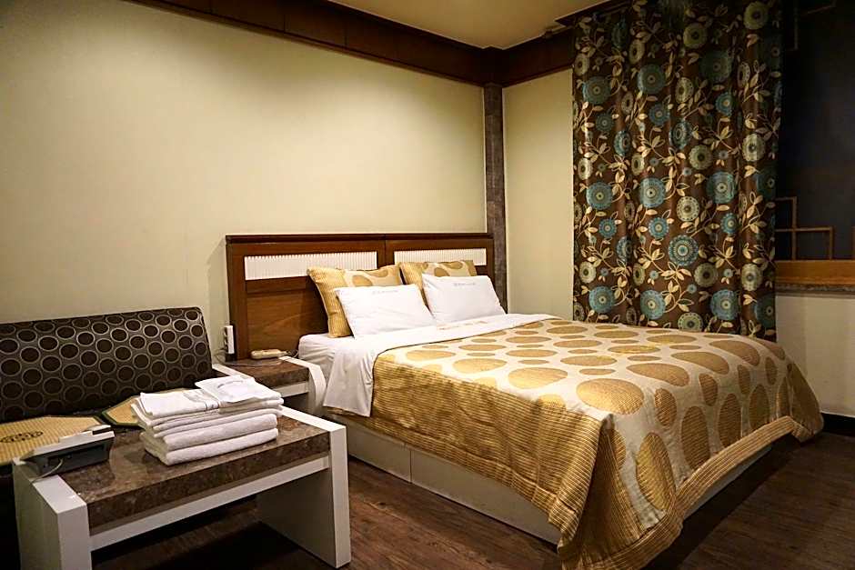 Goodstay Andong Park Hotel