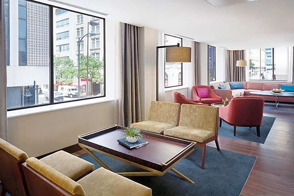 Hampton Inn & Suites Dallas / Downtown