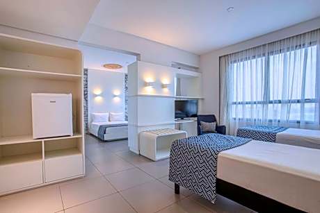 SUITE FAMILY CAPACITY 01