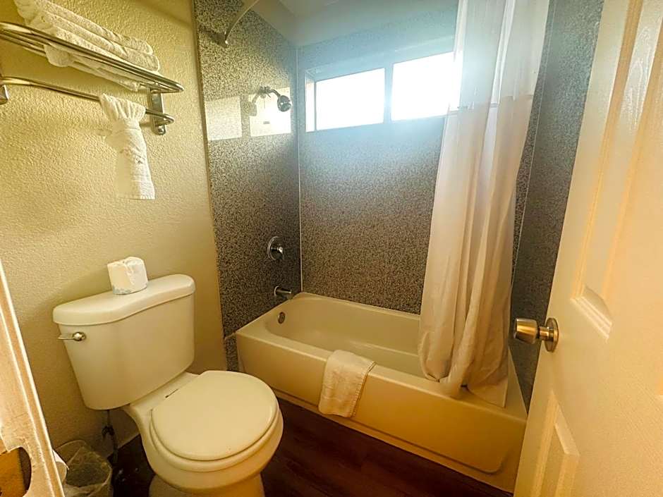 Casa Blanca Hotel & Suites Orange SR-55 Freeway, Near Honda Center, Chapman University, Disneyland