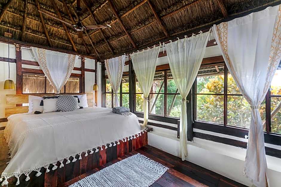 Villa Santuario Lake front Oasis
