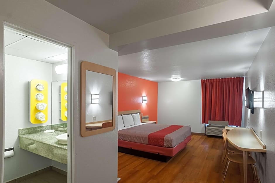Motel 6-Oklahoma City, OK - South