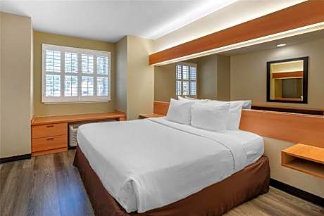 1 Queen Bed Suite Non-Smoking