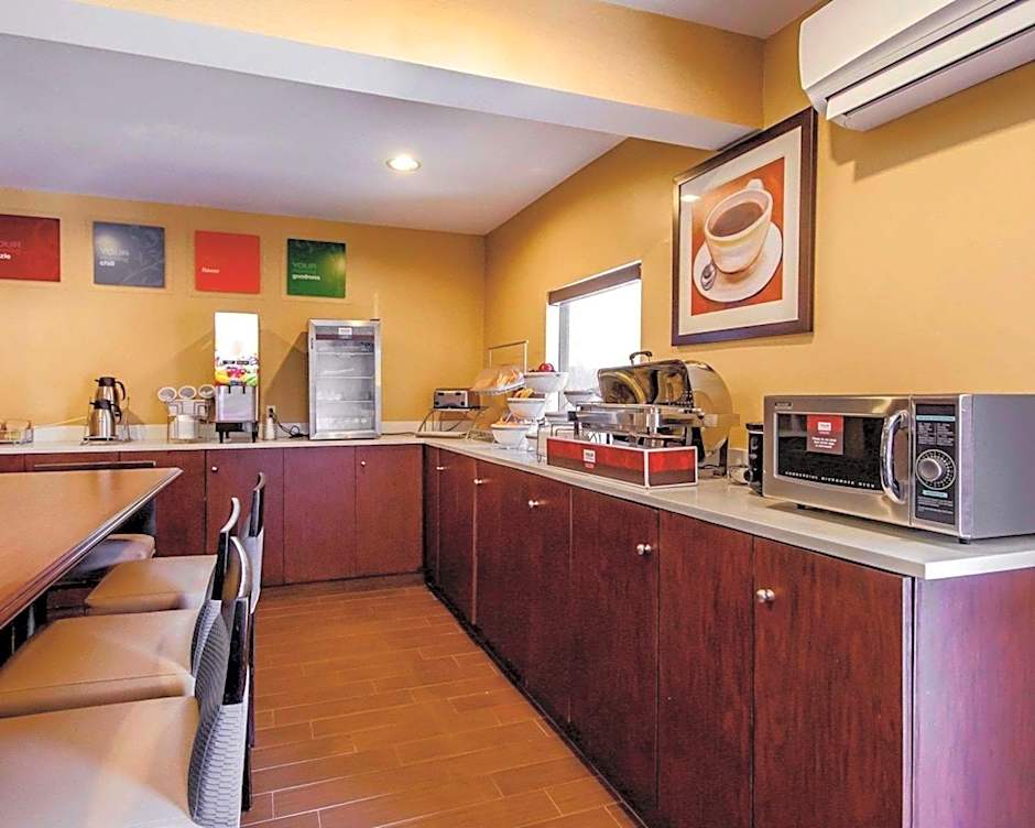 Comfort Suites Louisville East