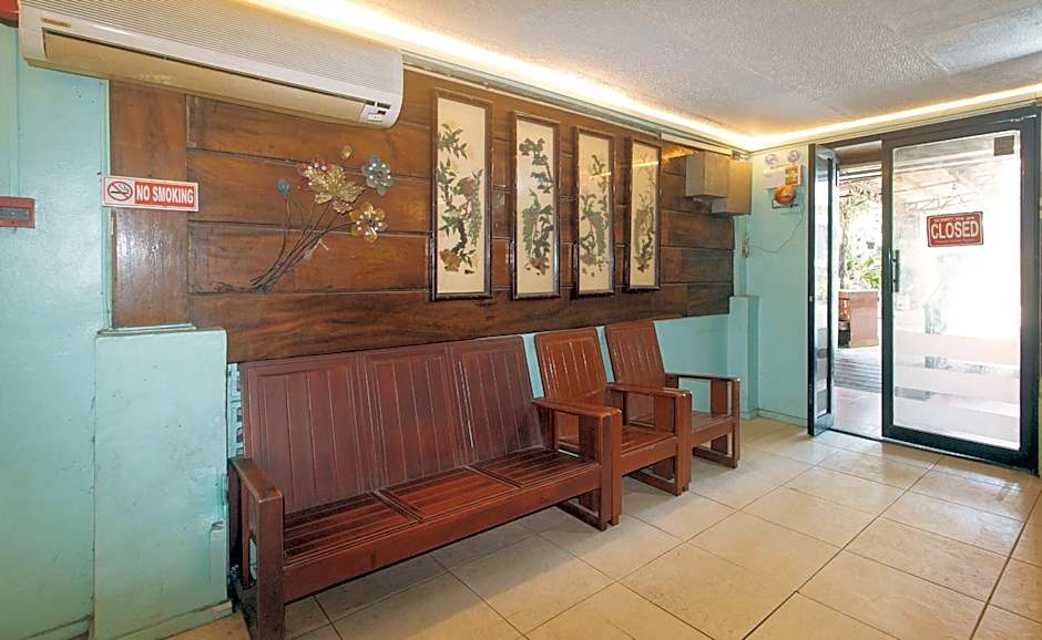 RedDoorz at Maanyag Pension House Mandaue