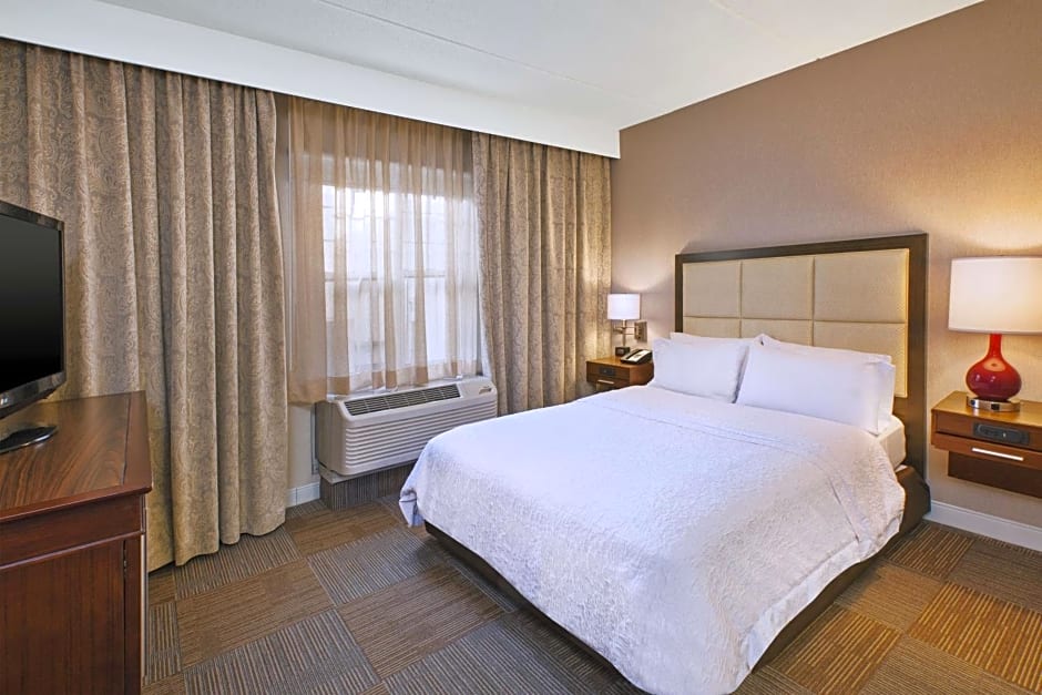 Hampton Inn & Suites Providence-Warwick Airport