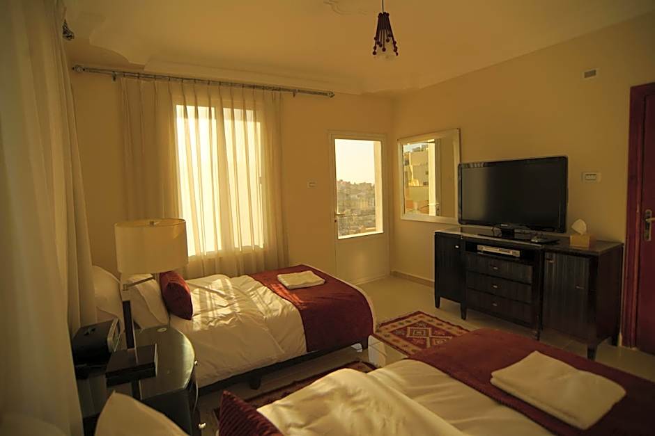 Over Mountains Hotel