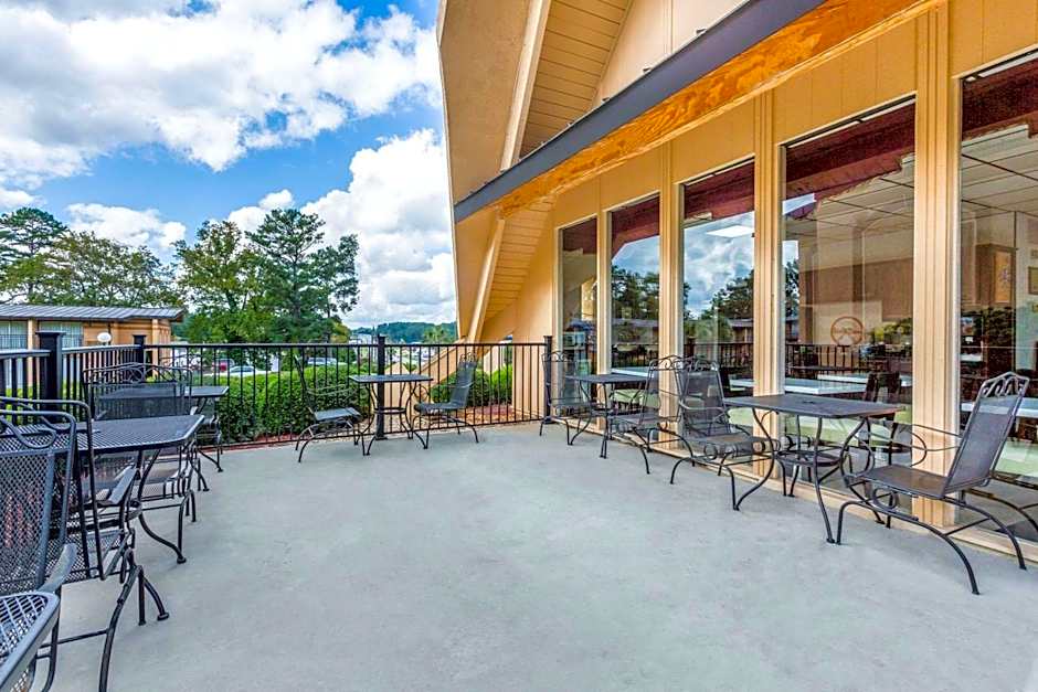 Howard Johnson by Wyndham Athens