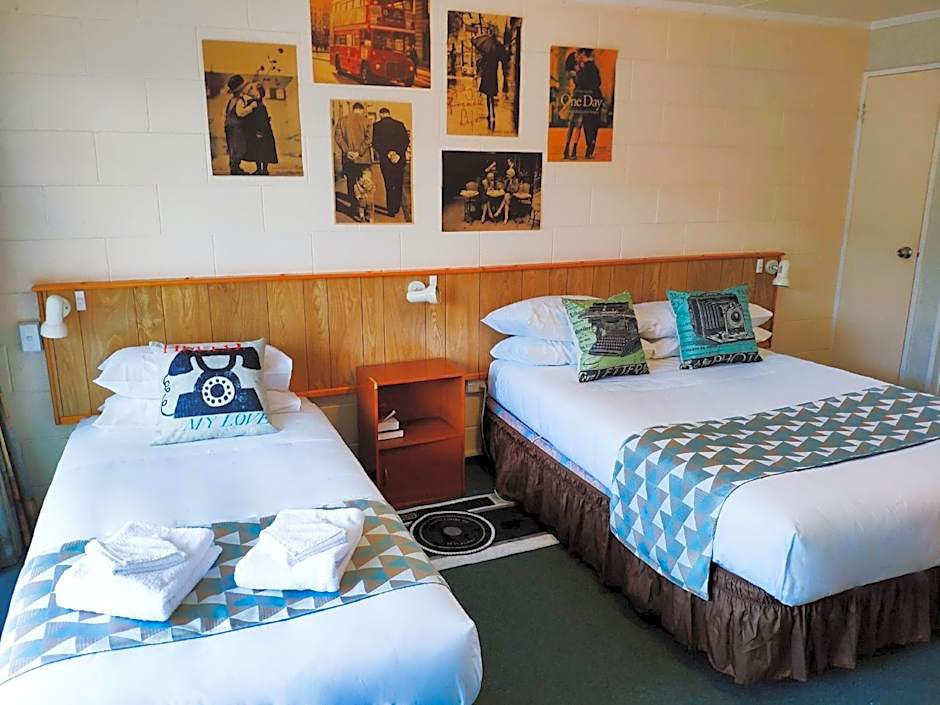 Junction Motel Sanson-Truck Motel