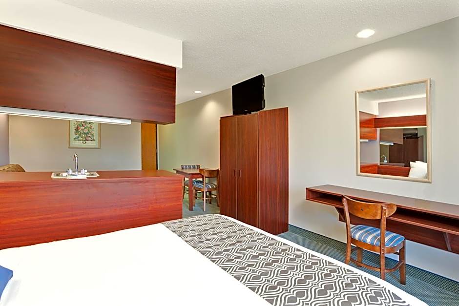 Microtel Inn & Suites By Wyndham Roseville/Detroit Area