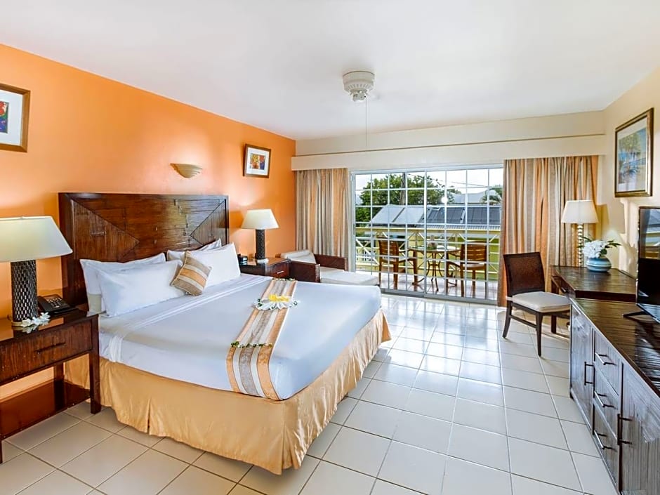 Photo 1 of 3 of Executive Junior 1 King Bed Suite
