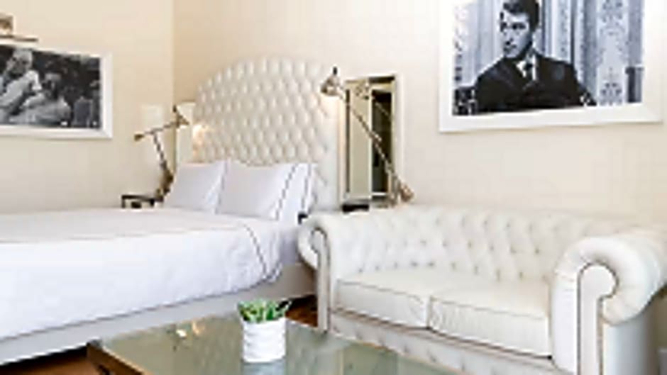 Photo 1 of 11 of Deluxe 1 King Bed, Hearing/Mobility Accessible, Roll in Shower