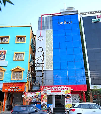 Hotel First Crown